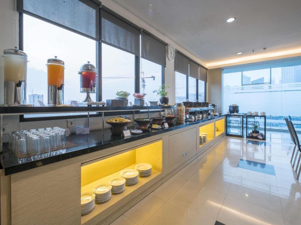 Hotel 88 Grogol By Wh Jakarta Extérieur photo