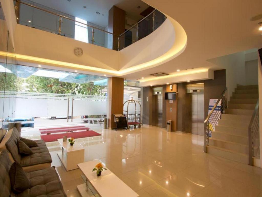 Hotel 88 Grogol By Wh Jakarta Extérieur photo