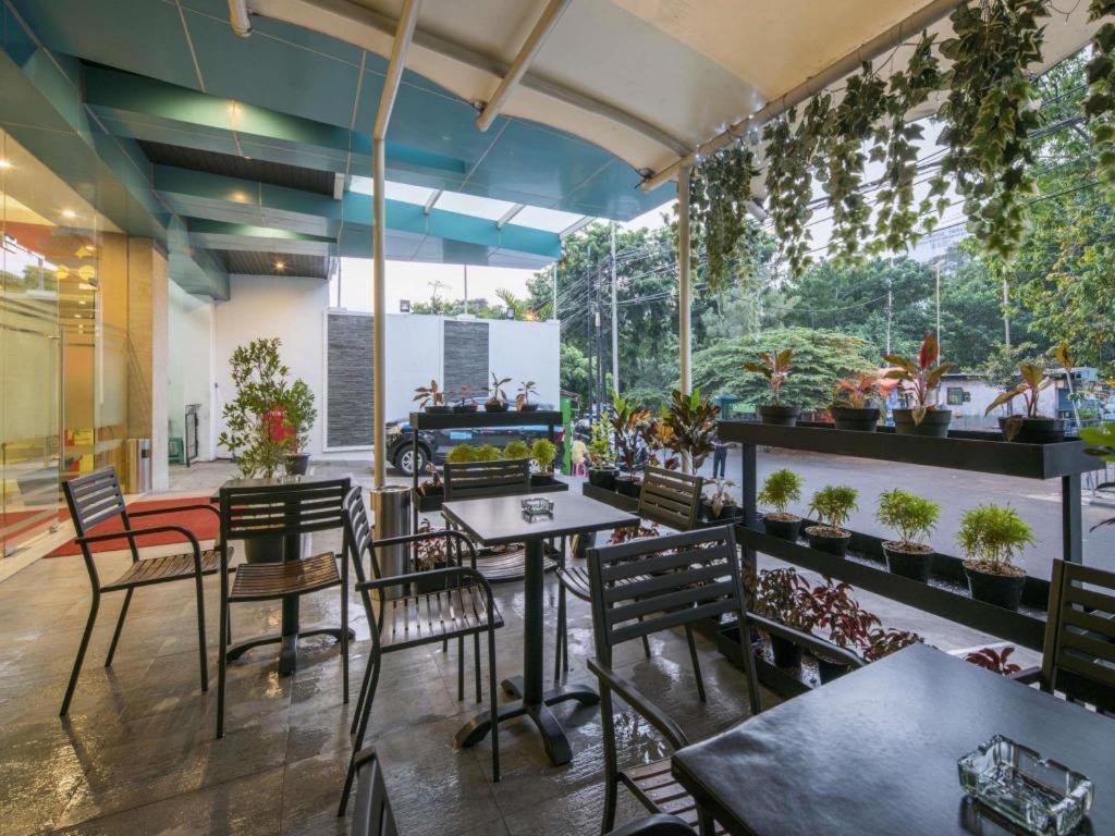 Hotel 88 Grogol By Wh Jakarta Extérieur photo